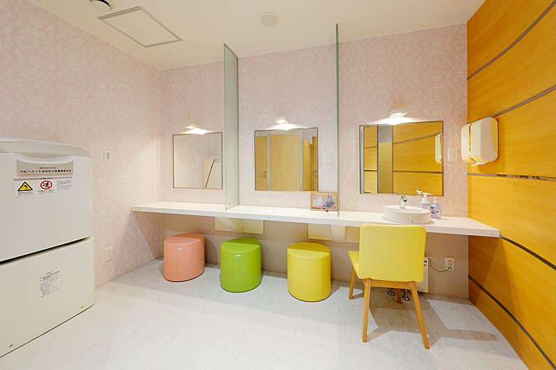 1F パウダールーム